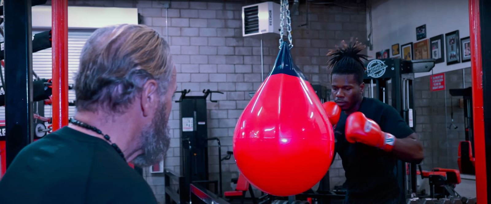 How to throw the Left Hook 2 How to throw the left hook