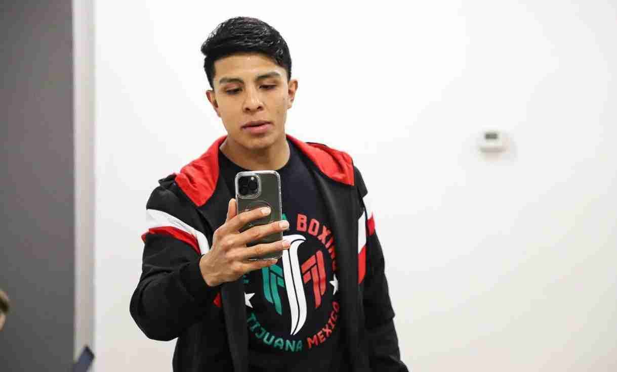 Boxer 12 Fights Away From Mayweather 50-0 Returns Tonight