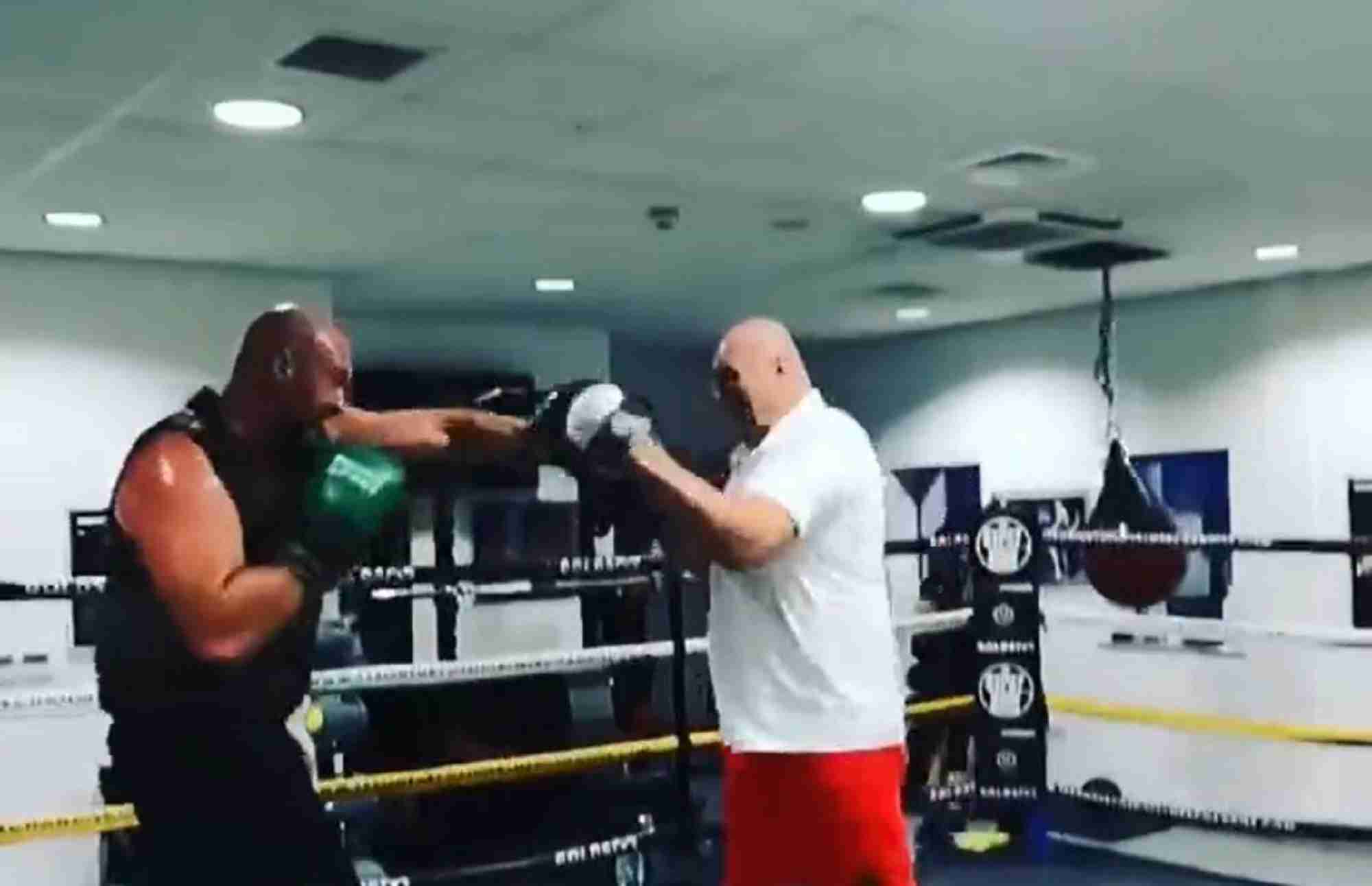 Tyson Fury Goes Southpaw Ahead Of First Fight Of 2022