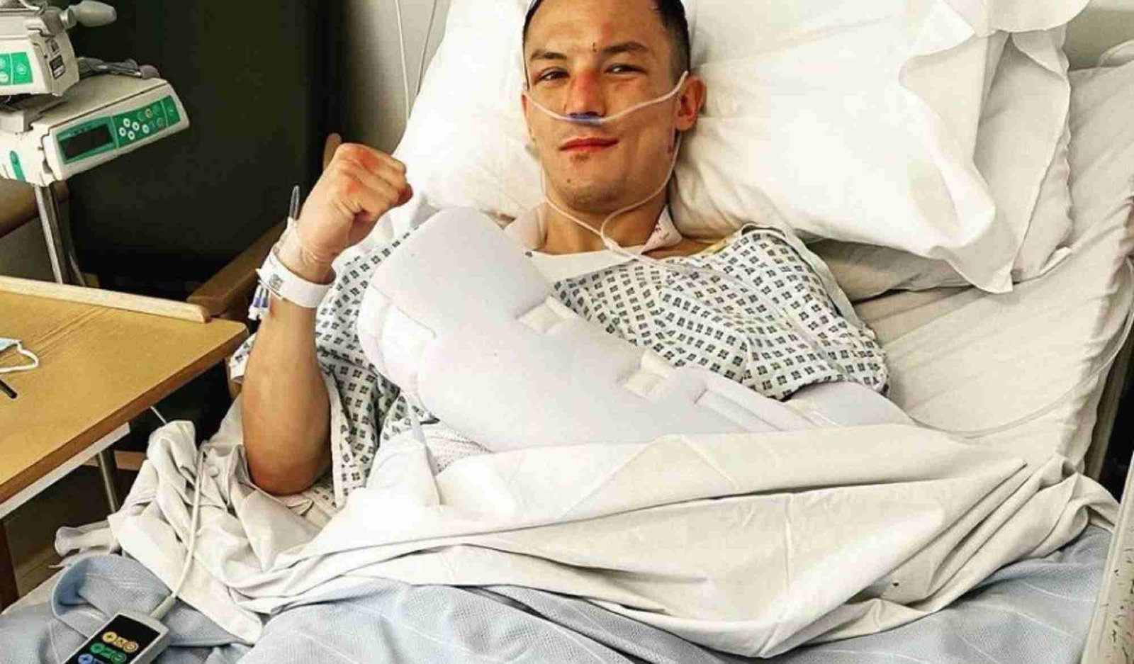 Boxer Champion Again After Hospitalization With Broken Jaw and Hand