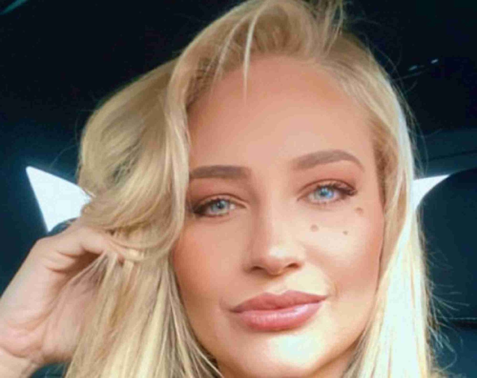 Blonde Bombshell Fumes At Johnny Depp vs Amber Heard Trial