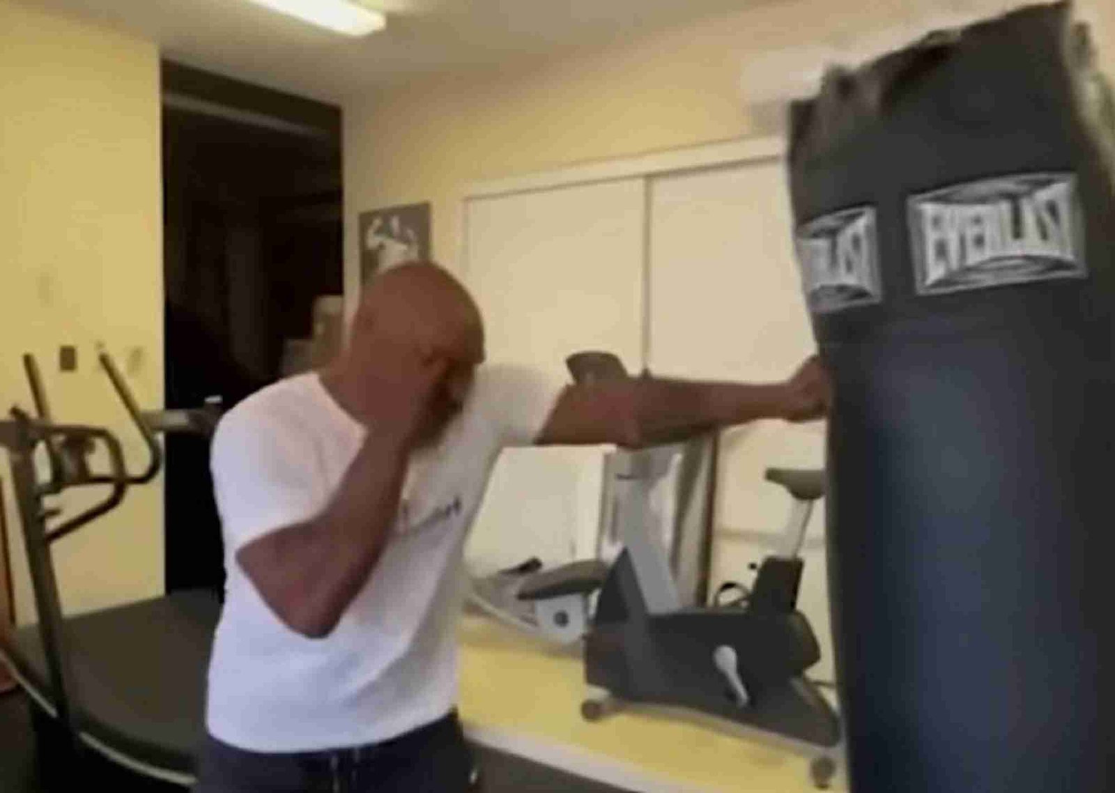Mike Tyson Reacts To Canelo Alvarez Loss