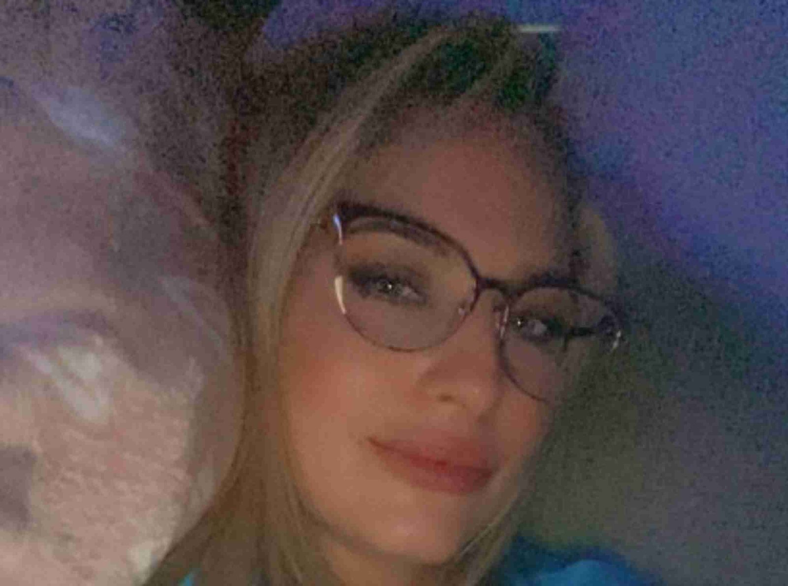 Blonde Bombshell Grabs Sizzling Summer Attention 2 Blonde Bombshell Grabs Sizzling Summer Attention