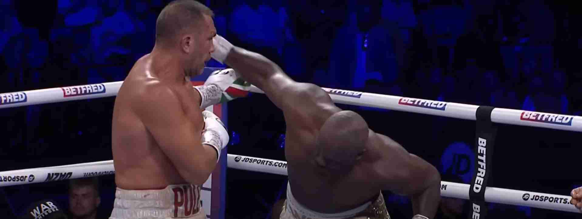 Tremendous 12th Round Of Heavyweight Fight