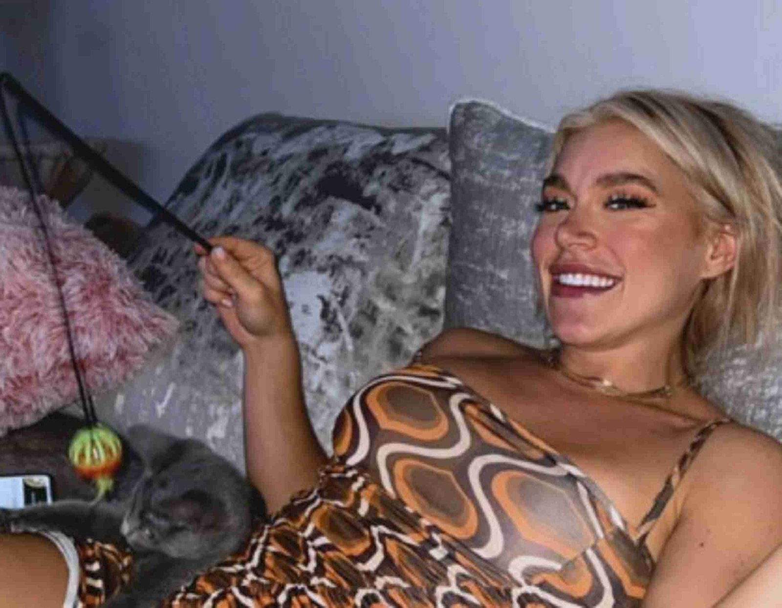 Blonde Bombshell Friend's Cat Grabs Attention In The UK