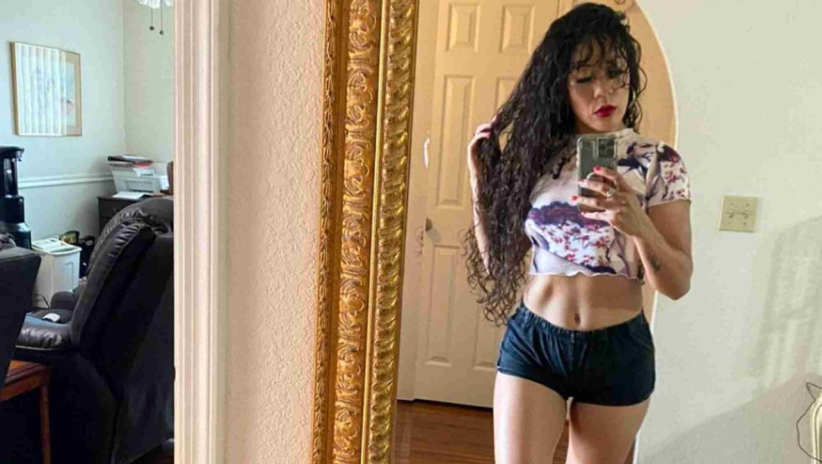 Miniature Mexican Boxing Beauty Grabs Attention After Getting Back To Winning Ways