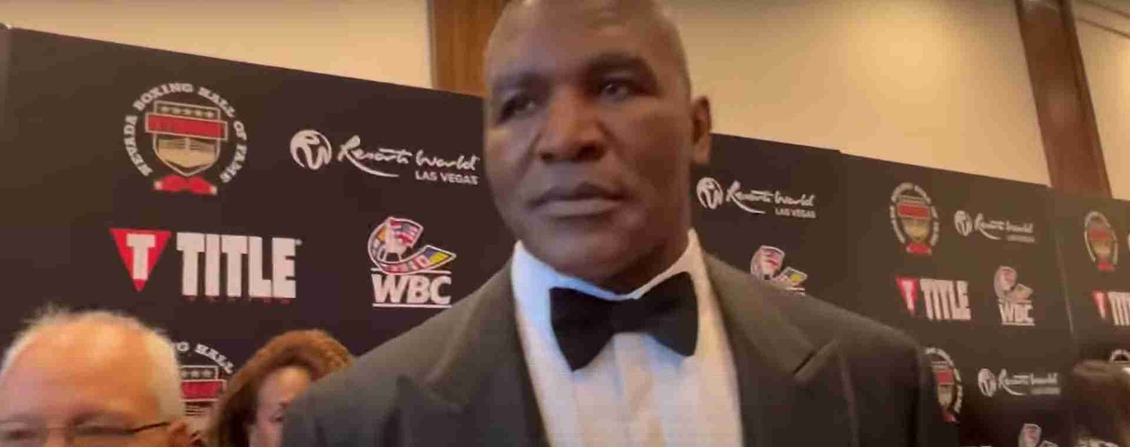 Boxing Legend Picks A Winner In Heavyweight Title Fight