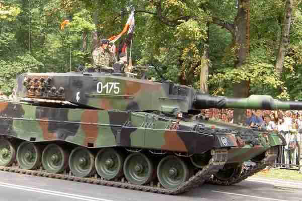 Slovakia and Czechia Free Leopard Tanks For Ukraine From Germany