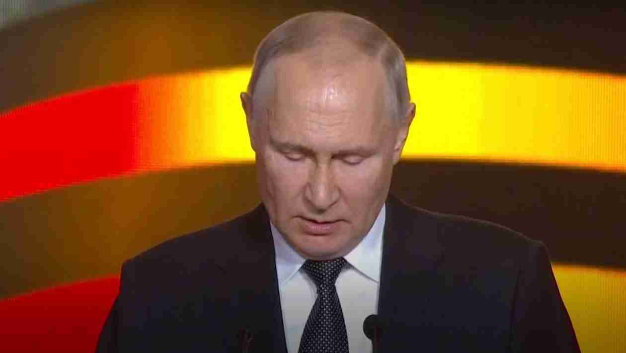 Silly Deflated Vlad Shows Germany Chancellor Scholz and France President Macron That Europe, Russia, The East and West Deserve To Be Better Off Without Silly Vladimir Putin