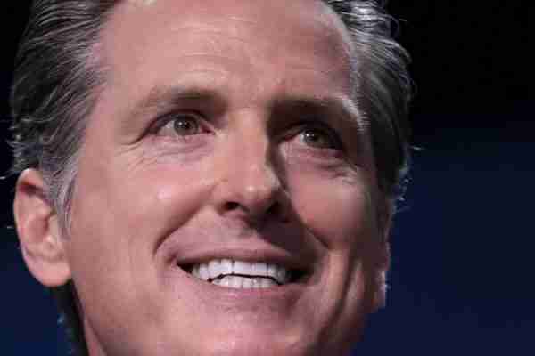 Californians Revolt Against Disaster Gavin Newsom Amid War Like Carnage In California Snow Blizzard As Newsom Runs California Into The Ground