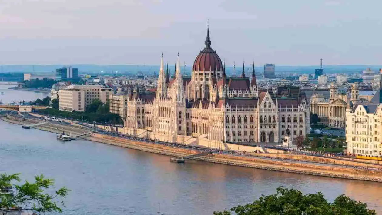EU Outlier Hungary Goes Against Everyone Else On International Putin Arrest Warrant