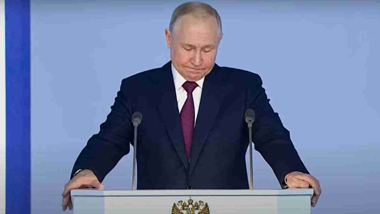 Putin Could Close Borders Soon Trapping All Russians Within Russia In Total Russia War Lockdown Of Entire Population Remaining In Russian Federation