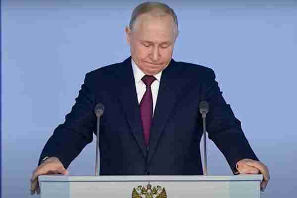 Putin Could Close Borders Soon Trapping All Russians Within Russia In Total Russia War Lockdown Of Entire Population Remaining In Russian Federation