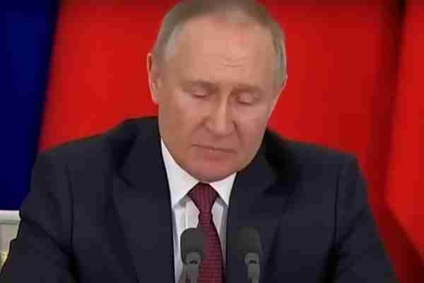 Small Child Mutilator Putin Sees New 250 Russian Doctors Leave Russia