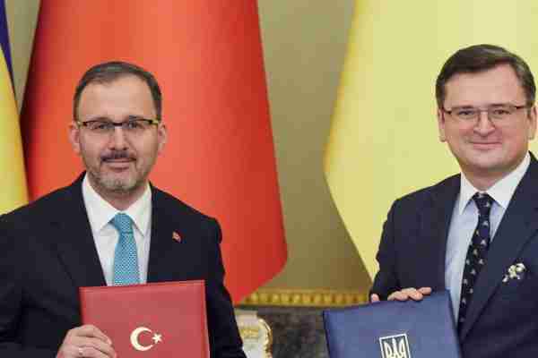 Turkey Starts Talking Again To Sweden and Finland To Get Into NATO