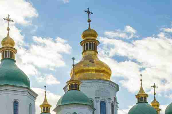 kyiv kicks out russian churches (1)