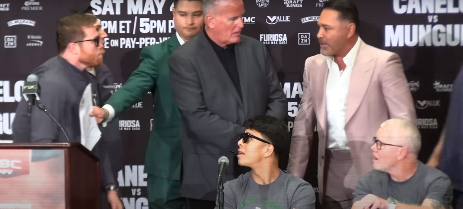 Watch: Canelo and De La Hoya Nearly Get Into Brawl 2 Canelo and De La Hoya Nearly Get Into Brawl