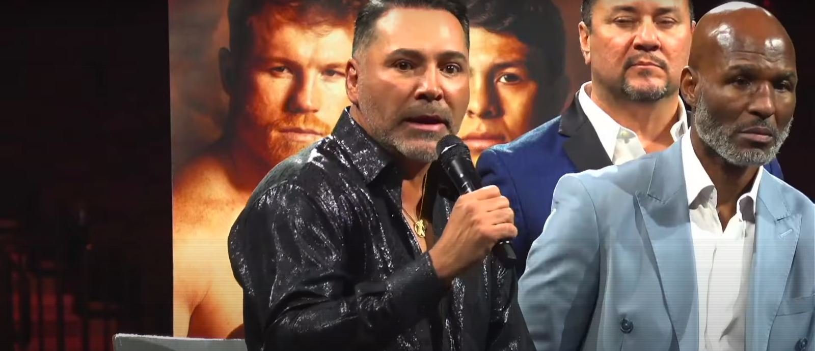 De La Hoya Reacts To Canelo Dropping and Beating Munguia