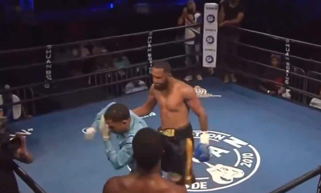 Boxer Hits Referee 123243