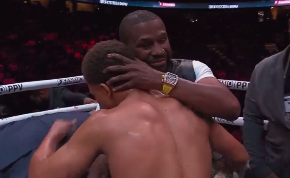 18-Year-Old Training With Mayweather Since He Was 10 Goes 4-0