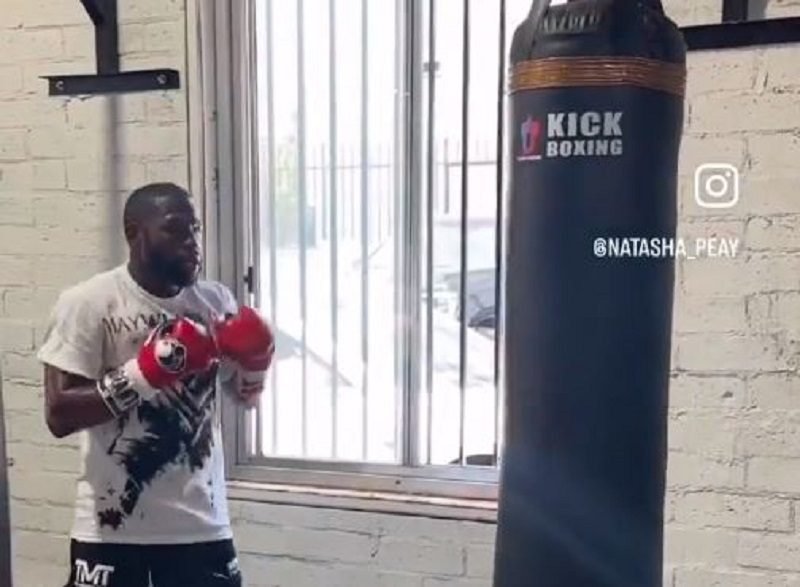47-Year-Old Mayweather Annihilates Heavy Bag