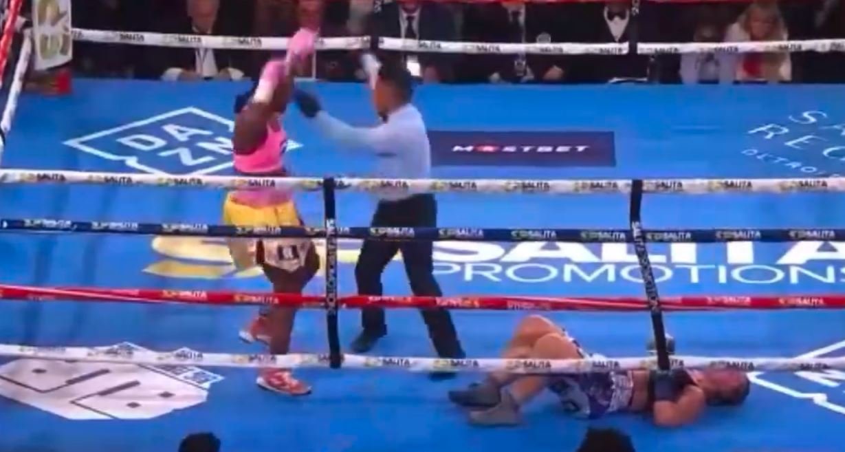 Claressa Shields Wins By Knockout To Become Women's Heavyweight Champion