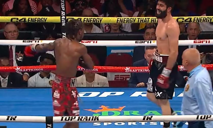 Keyshawn Davis Makes Light Work Of Fouler Miguel Madueno