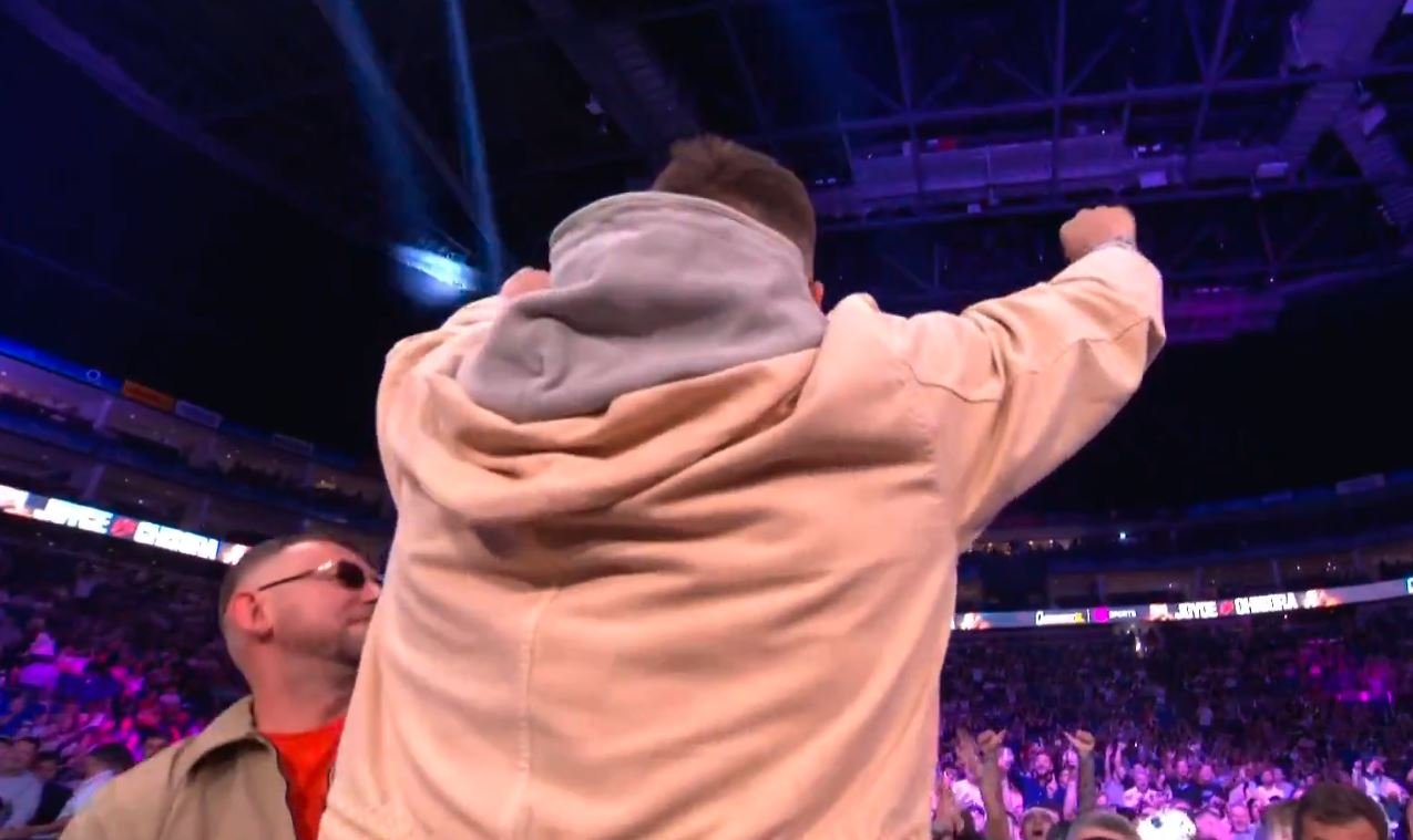 Usyk Receives Standing Ovation In UK At Whyte vs Chisora