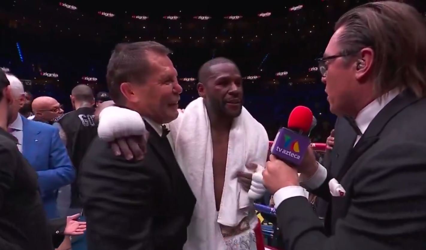 Mayweather Embraces Julio César Chávez After Win In Mexico City