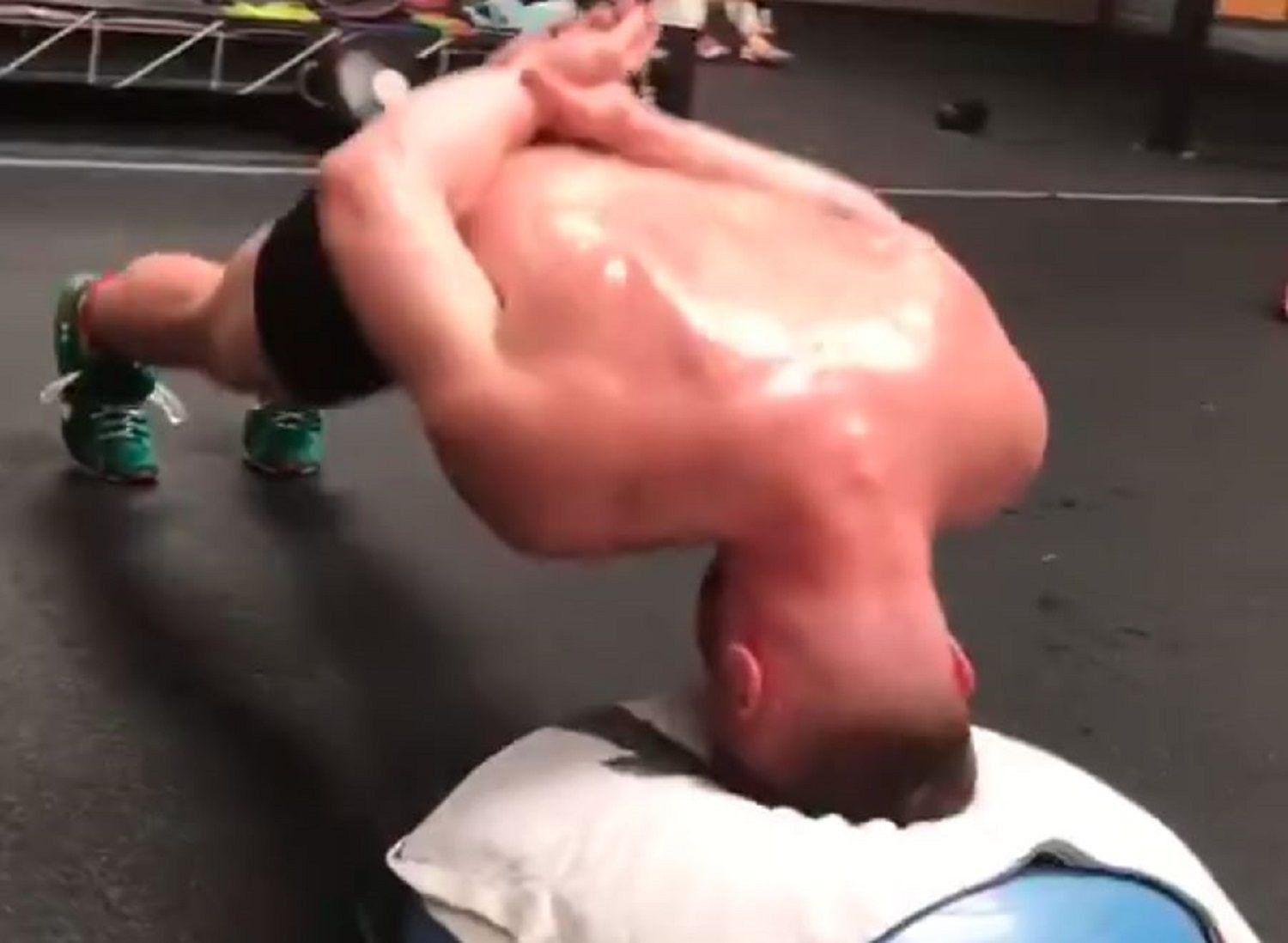 Watch: Canelo Strengthening His Neck With His Entire Body Weight 2 Canelo Strengthening His Neck With His Entire Body Weight