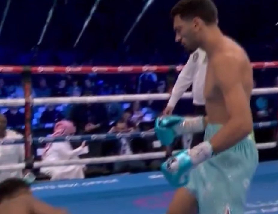 Watch: Hamzah Sheeraz Blasts Out Tyler Denny In Two Brutal Rounds 5 Hamzah Sheeraz Blasts Out Tyler Denny In Two Rounds