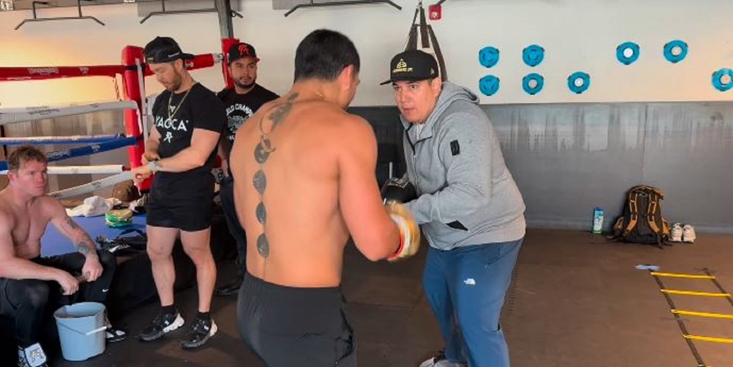 Watch Teofimo Lopez Coached by Canelo Coach Eddy Reynoso