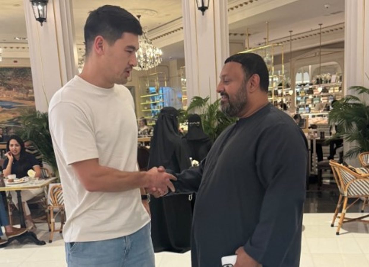Dmitry Bivol Meets Prince Naseem Hamed 2 Dmitry Bivol Meets Prince Naseem Hamed