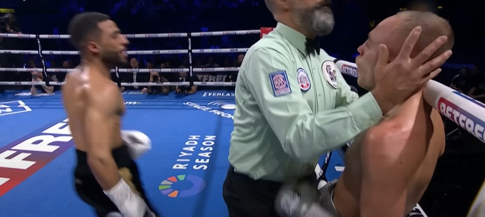 Watch: Galal Yafai Stops Sunny Edwards and Sends Him Into Retirement 2 Watch: Galal Yafai Stops Sunny Edwards and Sends Him Into Retirement