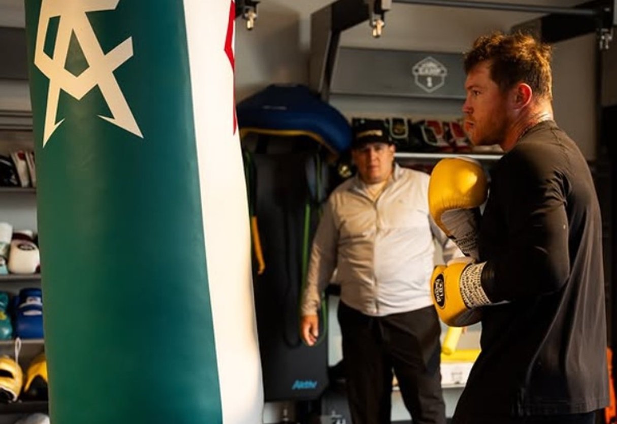 Canelo Claims David Benavidez Thinks He's Superman