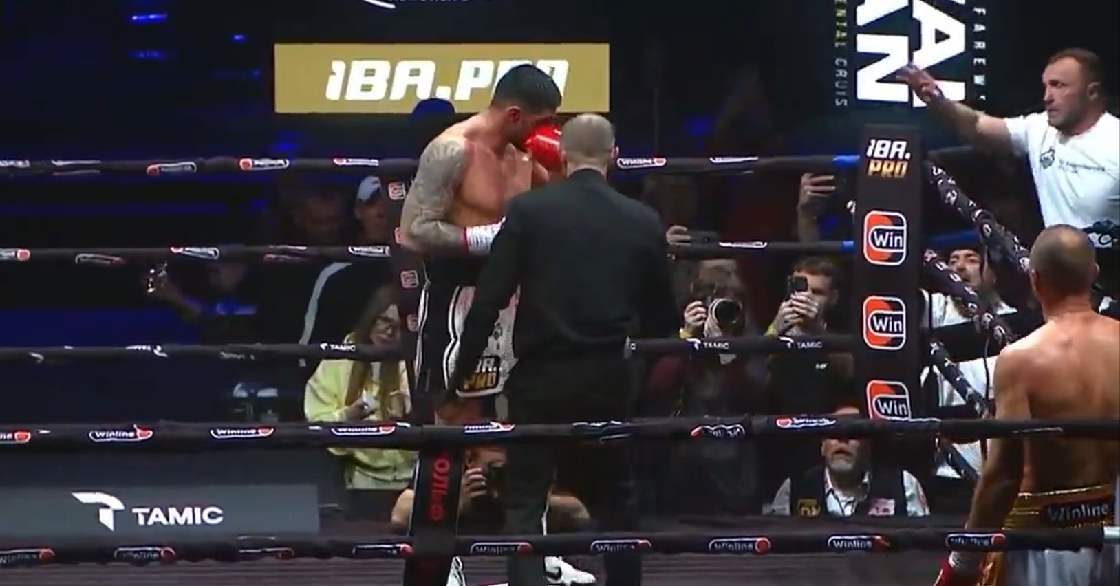 Boxing World React To Sergey Kovalev'S Final Fight And 7Th Round Knockout In Russia