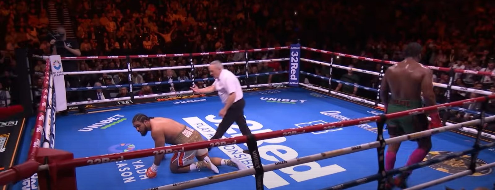 People Are Fuming With The David Adeleye Knockout And The Referee 2 People Are Lived With The David Adeleye Knockout