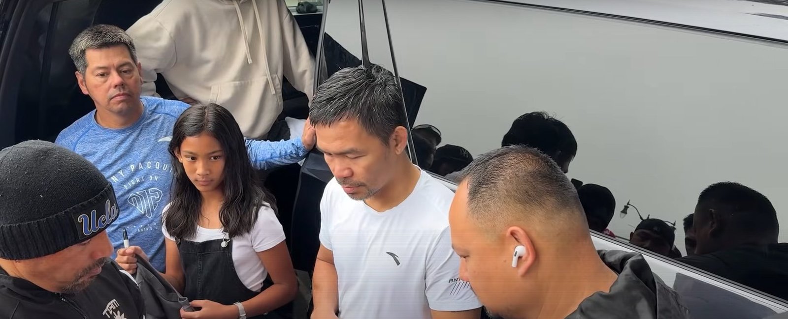 Despite Brutal Training Manny Pacquiao Still Makes Time For Fans In LA 2 Despite Brutal Training Manny Pacquiao Still Makes Time For Fans In LA