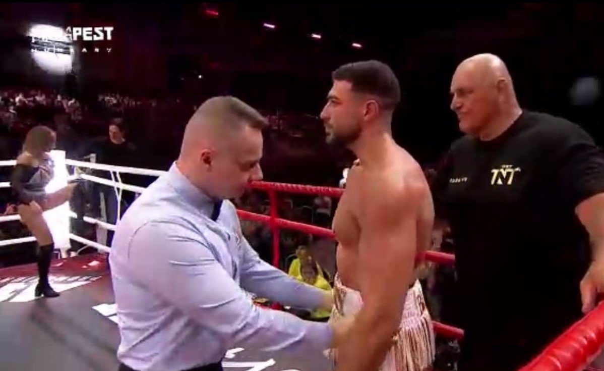 John Fury Reacts To Low Blow In His Son Tommy Furys Comeback Fight