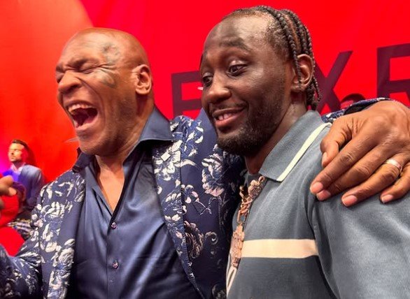 Mike Tyson Reaction To Times Square New York Fatal Fury Fights 2 Mike Tyson Reaction To Times Square New York Fatal Fury Fights