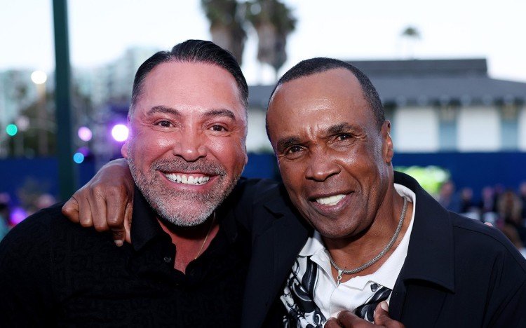 Sugar Ray Leonard Runs Into Oscar De La Hoya