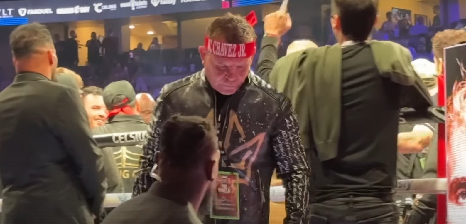 Boxing Legend Chavez Seen Visibly Angry Ringside After His Son's Loss To Jake Paul