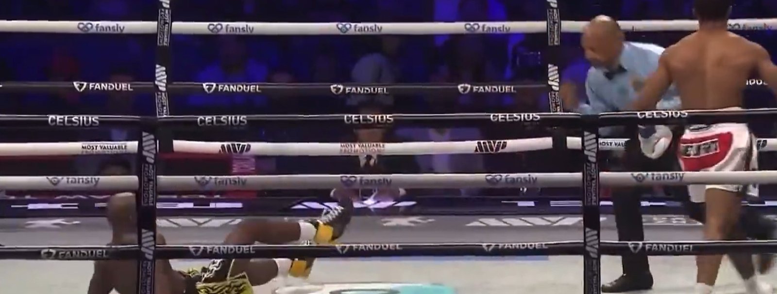 Boxing World Reacts To Floyd Schofield Annilhating Tevin Farmer In Round 1