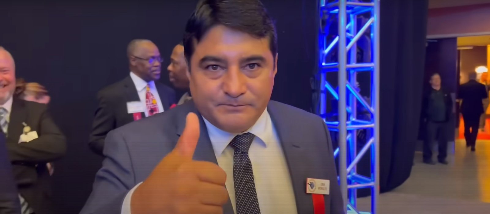 Erik Morales Reacts To Pacquiao Fighting For World Title At 46