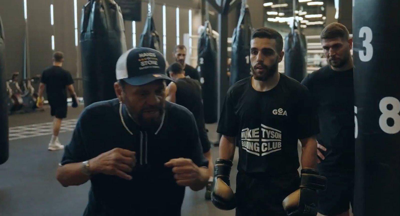 Watch: Roberto Duran Trains In Mike Tyson's Gym