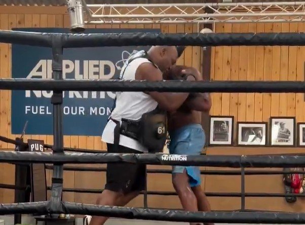Daniel Dubois Targets Body Shots For Usyk