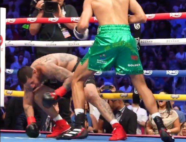 Ringside Angle Of Hamzah Sheeraz Destructive Knockout Of Edgar Berlanga