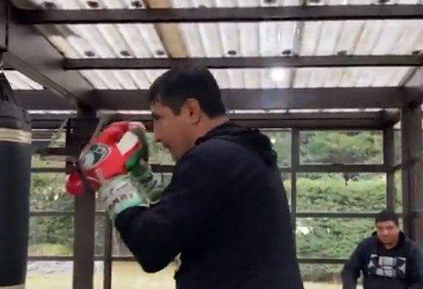 Erik Morales Back Training At 48