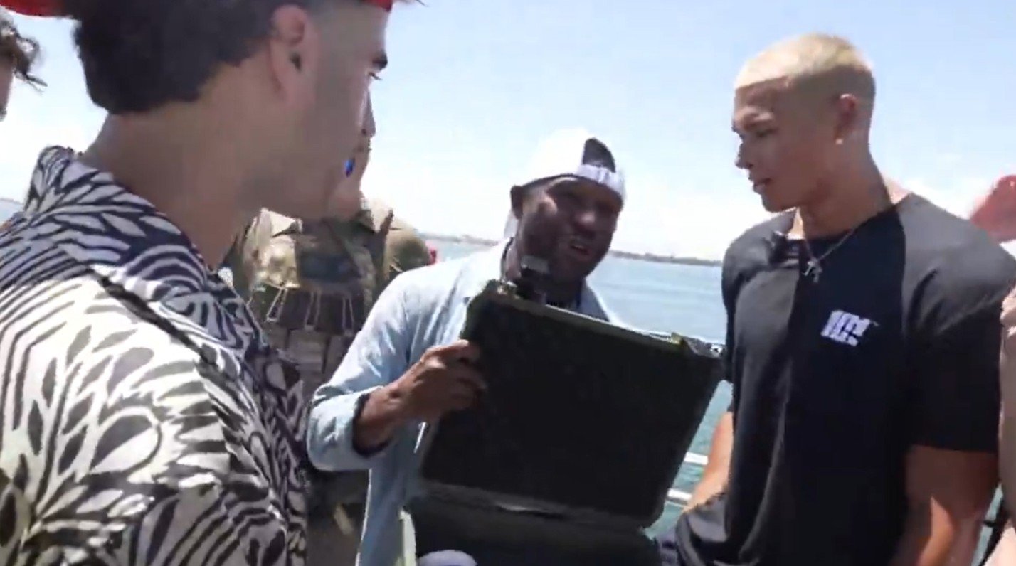 Streamer Asks Mayweather To Hit Him