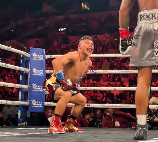 Lamont Roach Makes Pitbull Cruz Lose Control After Point Deducted